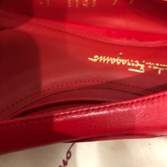 Ferragamo Lustra Varina Bow Flats - Picture 5 of 8